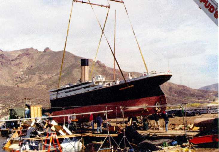 titanic movie stills sinking