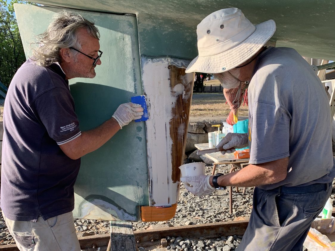 Repairing the rudder in New Zealand, from the article 